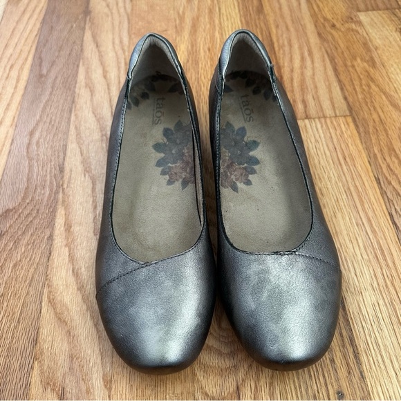 Taos Debut Grey Leather Low Heel Pump Shoes Women’s Size 8 - Picture 1 of 9